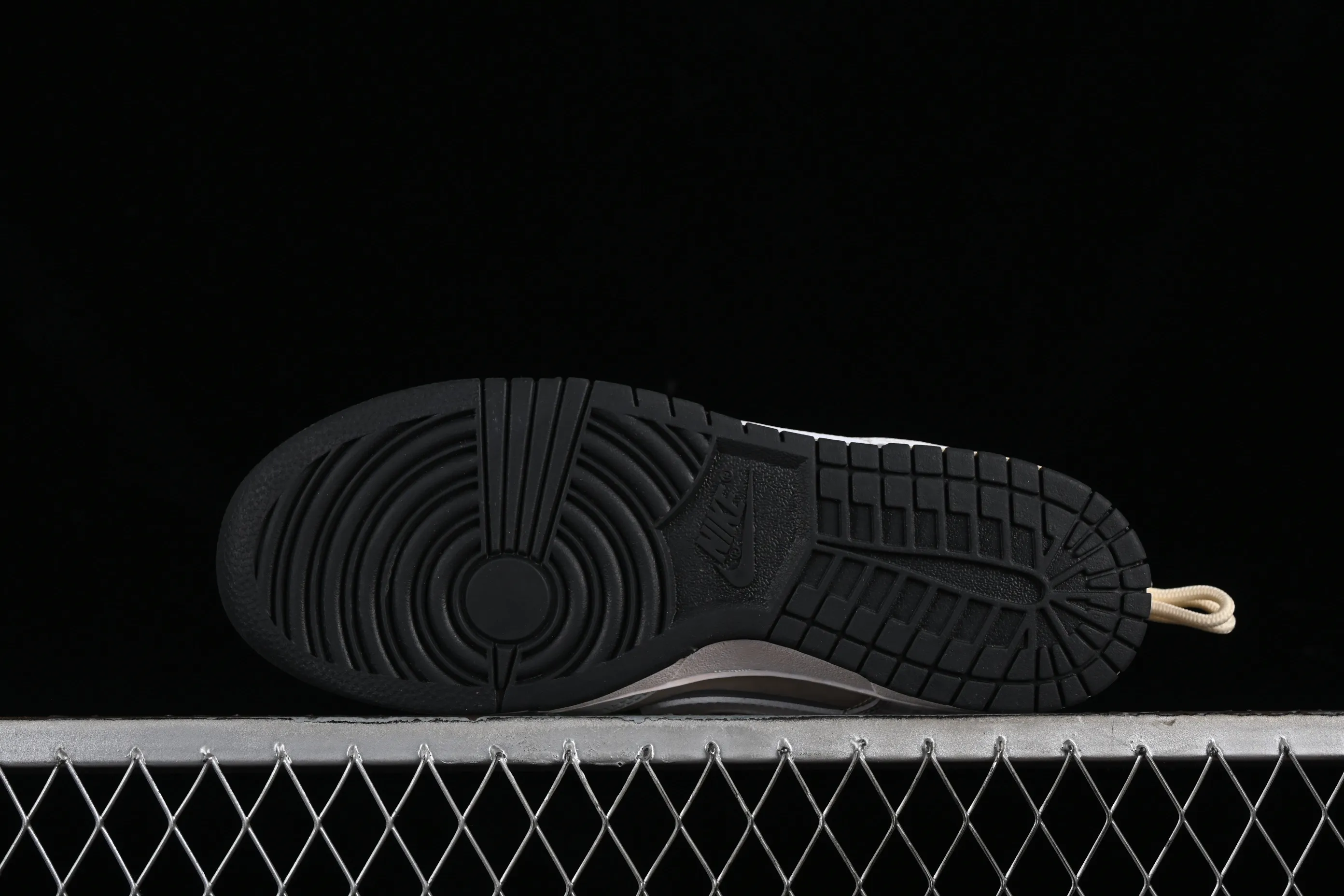 All Categories Nk SB Dunk Series Nk SB Dunk Low Low-top sneakers Nk Dunk Low "Joker" Speed ​​Space Destroyer White Gray SB strap low-top casual sneakers DD1391-100